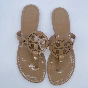 Tory Burch Beige patent leather flat Miller thong t strap sandals 10.5